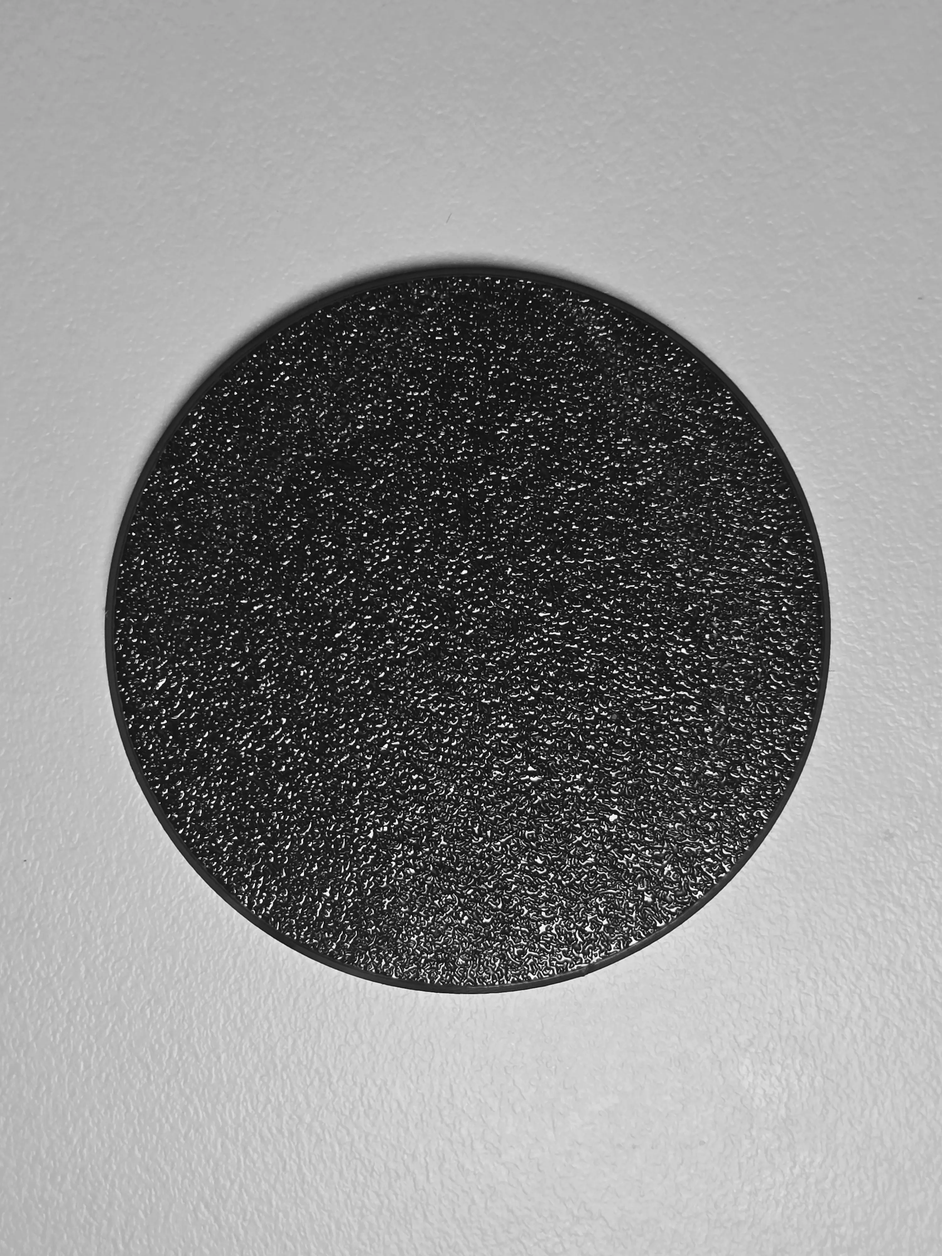 Round bases – Image 1